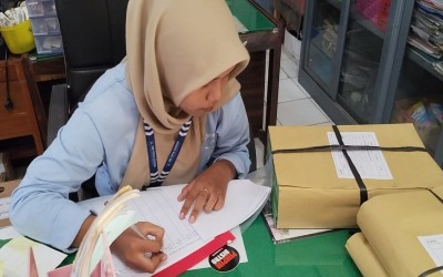 Murid SMK Yapek Gombong PKL di SMP Negeri 4 Gombong